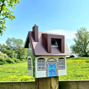 Handmade Cottage Wooden Bird House with Personalised Text by Lindleywood