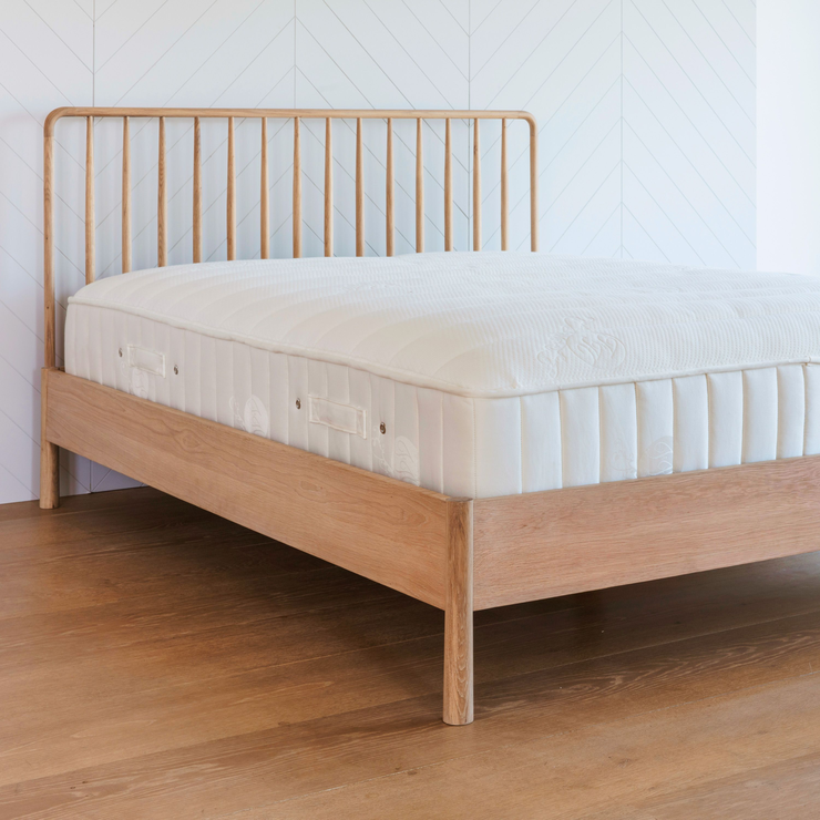 Super king outlet spindle bed